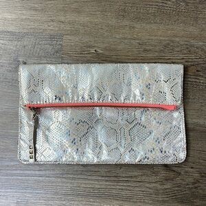 American Eagle Metallic Snake Skin Tan Silver Print Clutch Purse Coral Accent